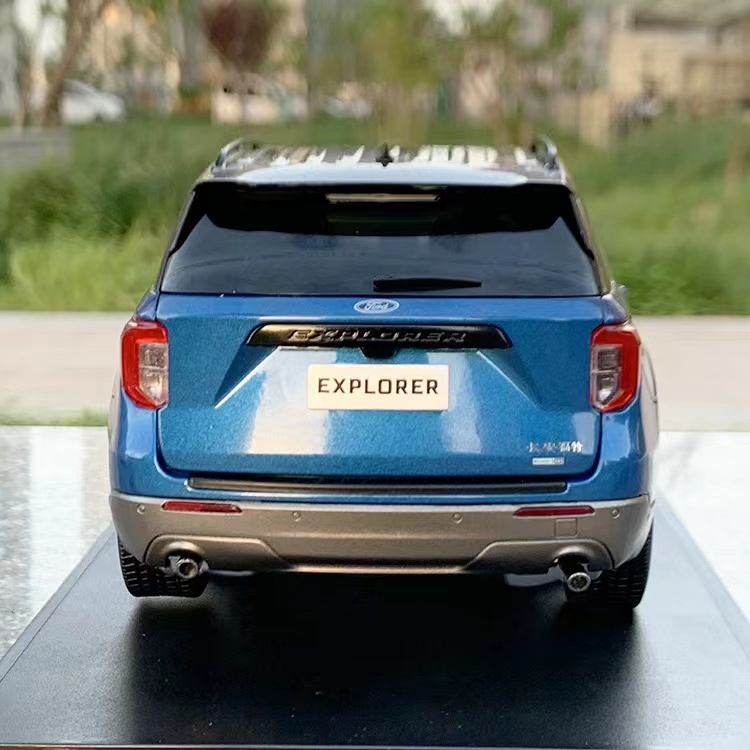 Mô hình  xe Ford Explorer tỉ lệ 1:18
