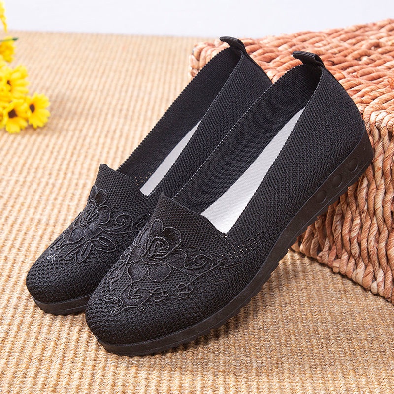 Giày Vải Lưới Đế Bằng Chống Trượt Thoáng Khí Phong Cách Mới Dành Cho Phụ Nữ Trung Niên
