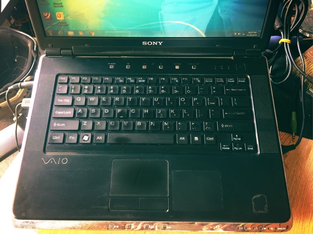 Laptop Sony nguyên tem từ khi mua văn phòng giải trí