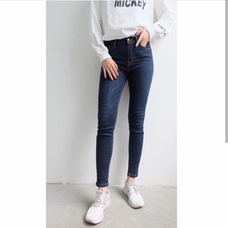 Chiếc quần skinny jeans siêu xinh nha, form quàn rất đẹp, lưng cao và cực kì tôn dáng nha các cô gái, nhanh tay