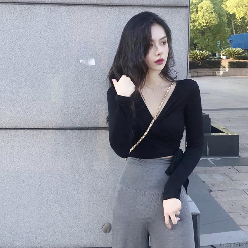 Áo croptop tay dài màu trơn thiết kế cổ chữ V nữ tính