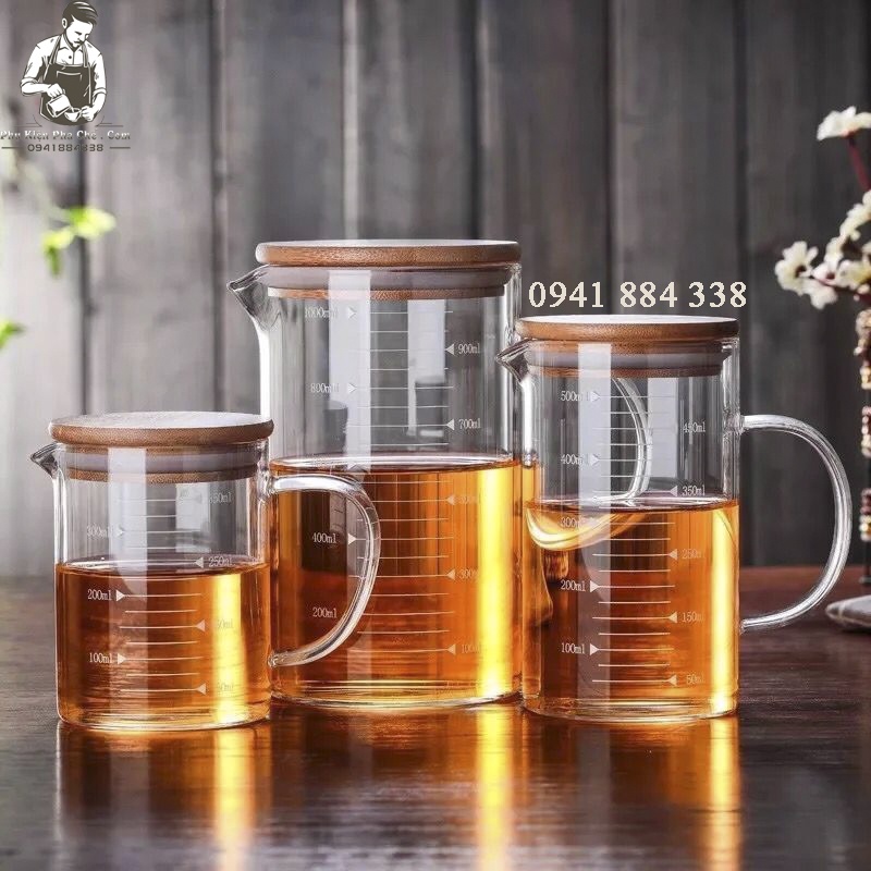 Ly Cốc Ca Thủy Tinh Glass Cup Chia Vạch Đo Lường Định Lượng Đong Thể Tích Có Nắp Gỗ Đậy Chịu Nhiệt