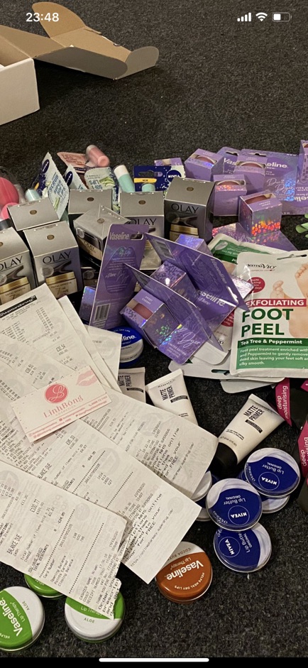 SON TẨY DA CHẾT CHO MÔI NIVEA CARING SCRUB (HÀNG MUA TẠI UK) | BigBuy360 - bigbuy360.vn