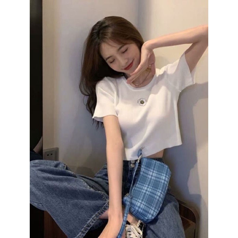 áo croptop cuốn biên thiêu hoa cúc