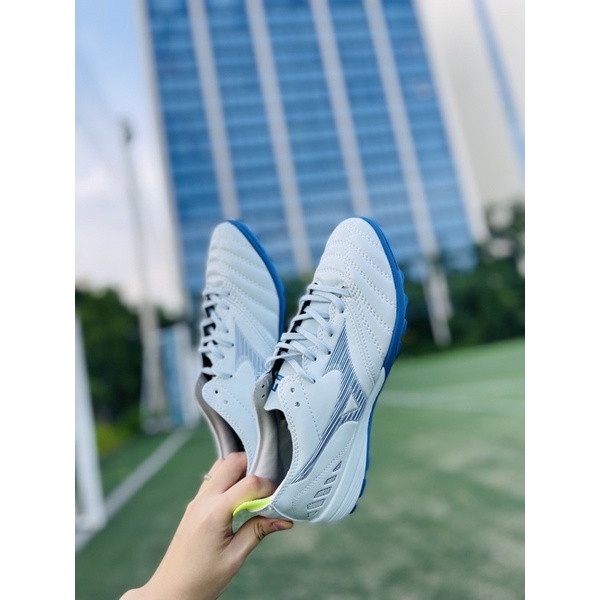 Giày đá bóng chuyên sân cỏ nhân tạo đinh TF mizuno Neo 3 màu trắng ghi