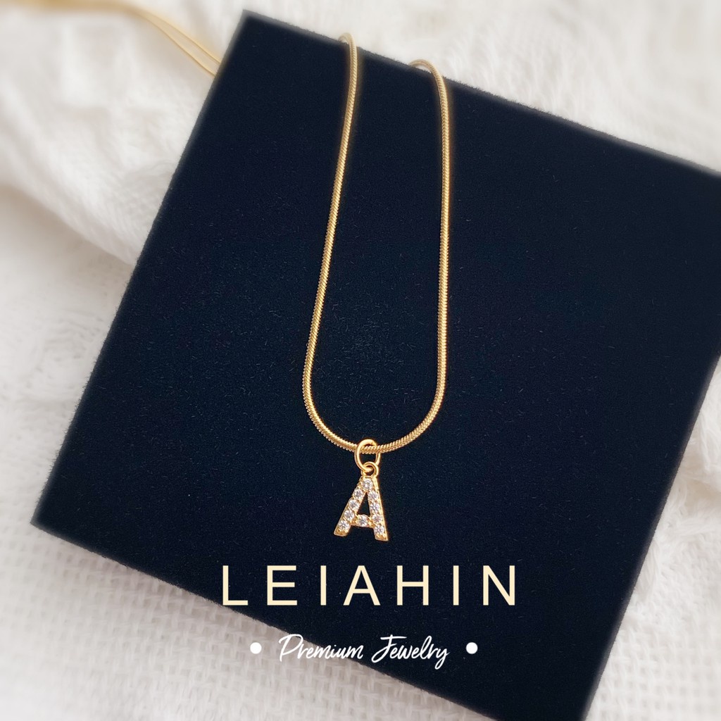 Vòng cổ Chất Liệu Thép Titan Mạ Vàng 18K Mặt Hình Chữ Cái Đính Đá Zircon Thời Trang