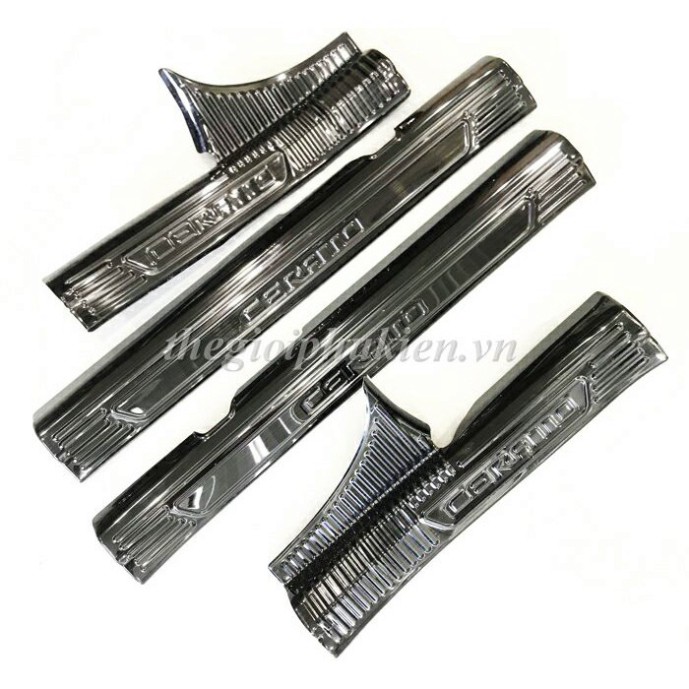 Bộ Ốp bậc cửa, Nẹp bước chân Kia Cerato 2019 2020 2021 2022 2023 . Titan tặng keo trợ dính