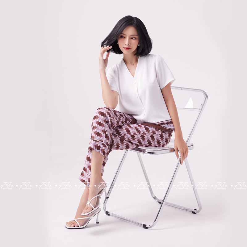 Folie Homewear đồ bộ mặc nhà tay ngắn quần dài lụa tằm ý FB120.1 áo trắng kem quần họa tiết nâu