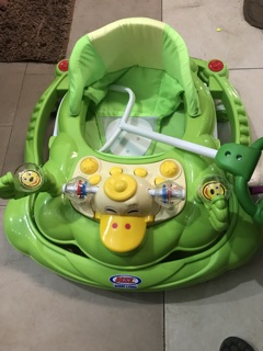 Xe tròn tập đi cho bé