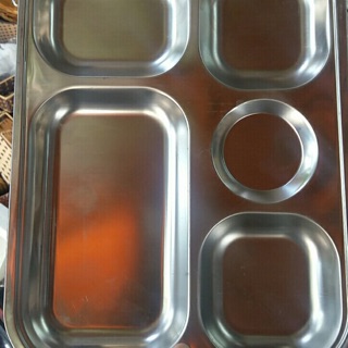 khay ăn inox 4 và 5 ô