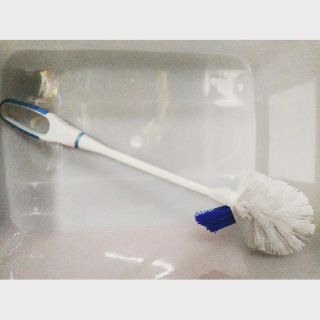 Cây chà toilet Quý Phu Nhân có ngạnh chà kẻ tolet