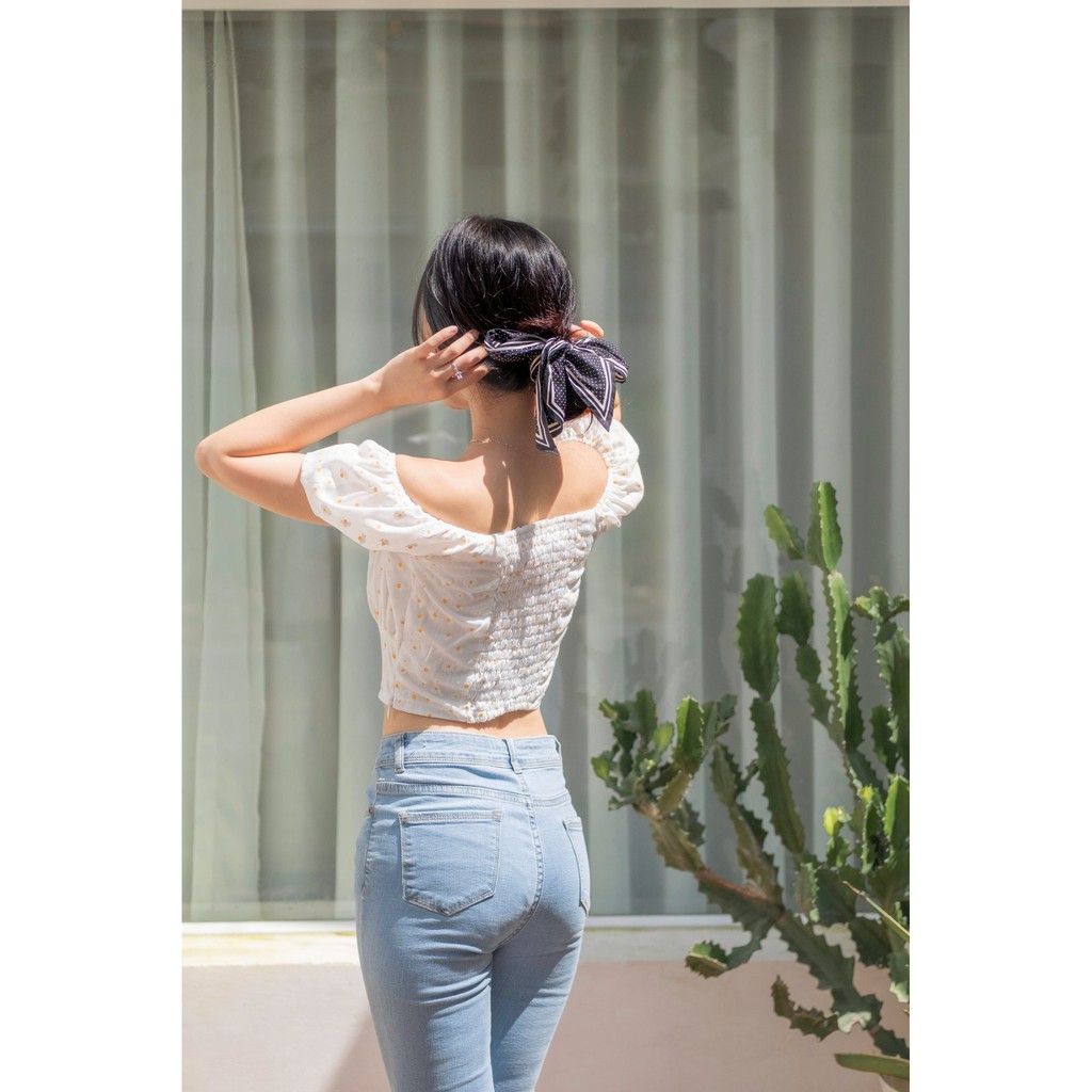 Áo croptop HEYBEE họa tiết hoa, chất liệu đũi mềm mát (2 màu) Amber Top HT430