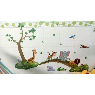 decal dán tường thú qua cầu