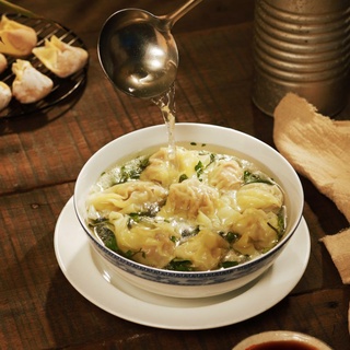 Hoành thánh, sủi cảo ăn liền, có túi nước dùng cô đặc tiện lợi