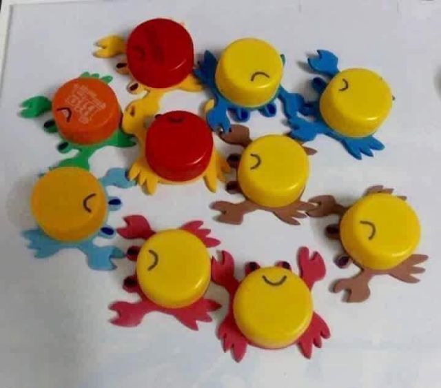 Nắp chai nhựa làm đồ chơi mầm non