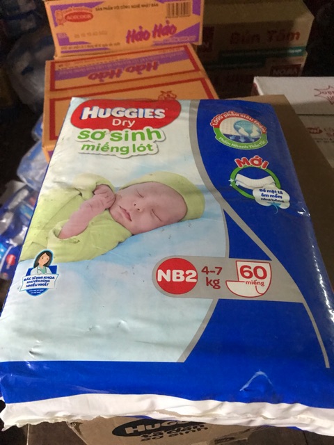 Miếng lót sơ sinh Huggies Dry NB1-100 miếng/ NB2-60 miếng