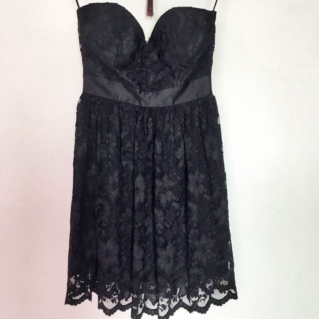 ĐẦM QUÂY XOÈ NỮ - ELISE RYAN – ĐEN – SIZE S – TRẦN VAI - CỔ TIM - REN HOA – THẮT EO – 2 LỚP – CÚP NG