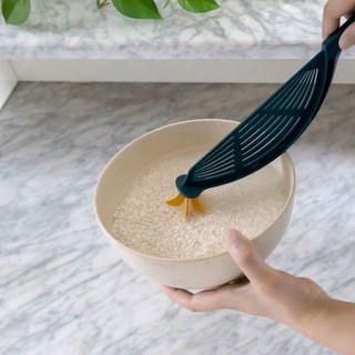 Dụng Cụ Gạn Nước Vo Gạo Đa Năng Treo Bồn Rửa Tiện Lợi