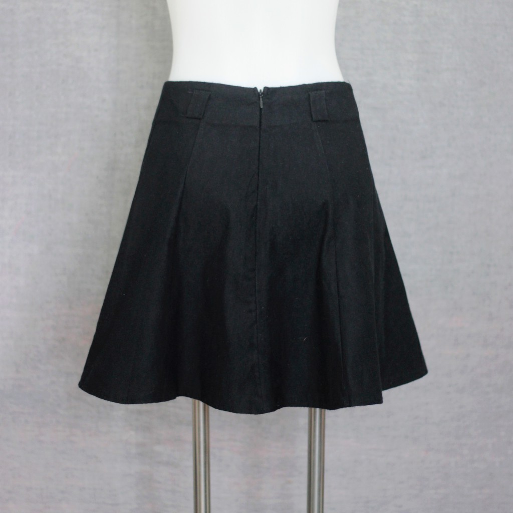 Chân váy xòe màu đen