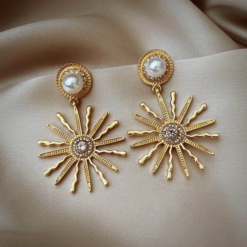 Khuyên Tai Nhiều Kiểu Dáng Độc Đáo Tùy Chọn