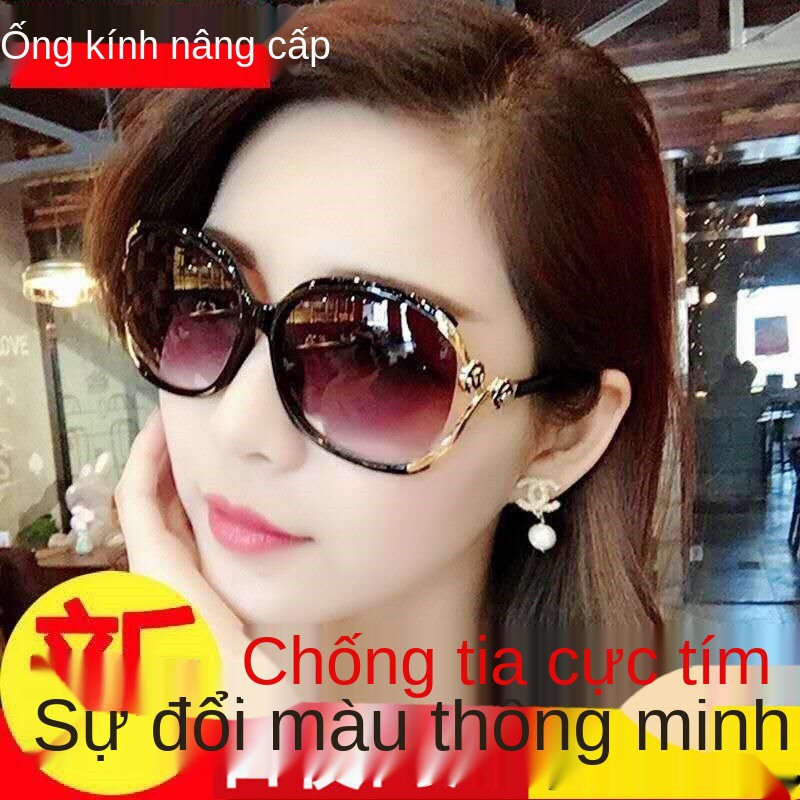 Kính râm nữ hợp thời trang gọng lớn phân cực chống tia tím Phiên bản Hàn Quốc mặt mỏng màu đỏ lưới đổi