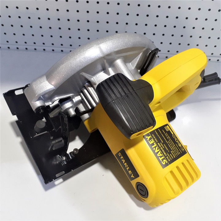 Máy cưa dĩa  cưa cắt nhôm gỗ Stanley SC16-B1 190mm 1600W