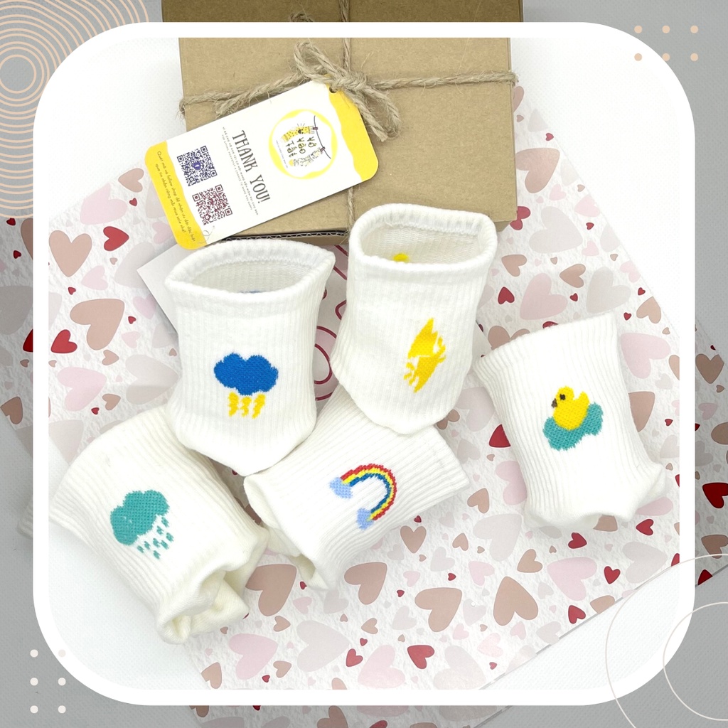 TẤT VỚ CỔ CAO TRUNG TRẮNG HỌA TIẾT MÂY XINH XẮN