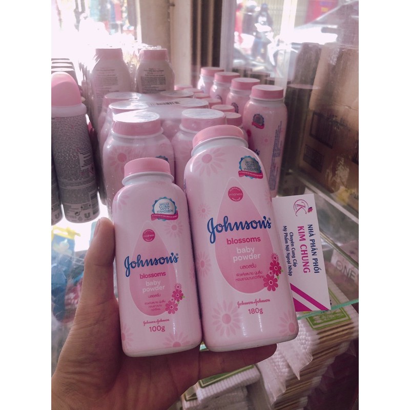 Phấn thơm Johnson’s Baby Blossoms baby powder