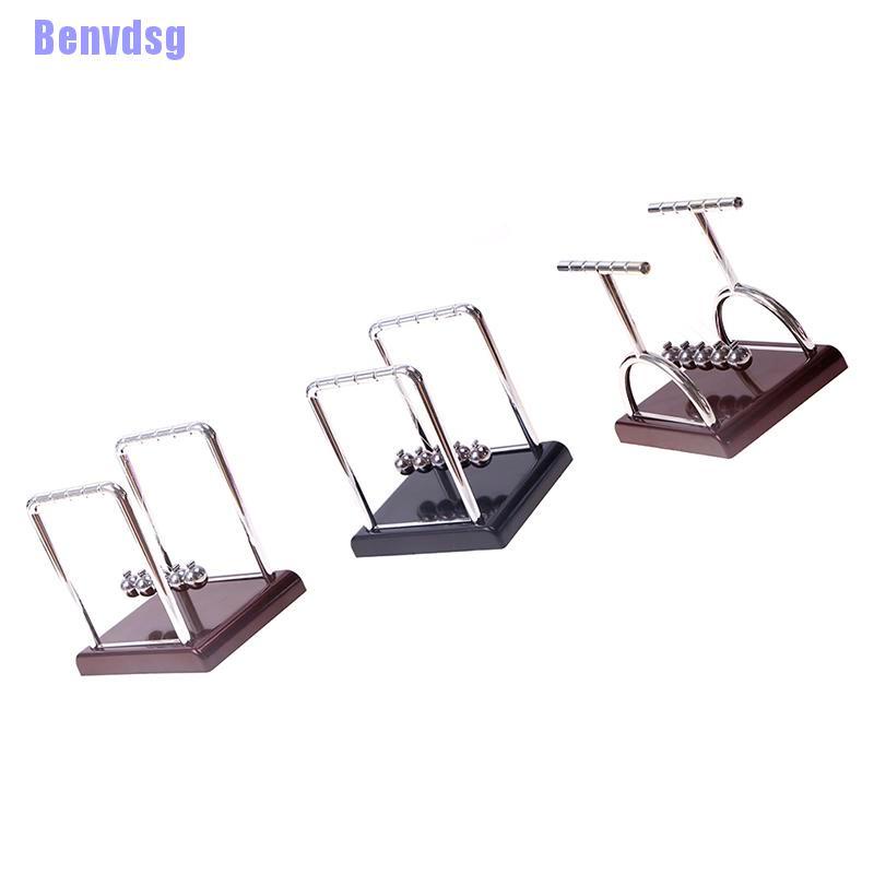 Newton Trang Trí Bình Lắc Kim Loại