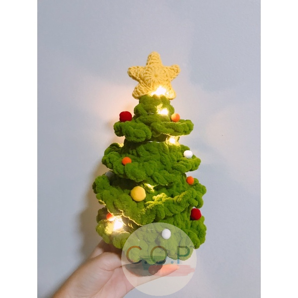Cây thông noel bằng len có đèn + đế gỗ