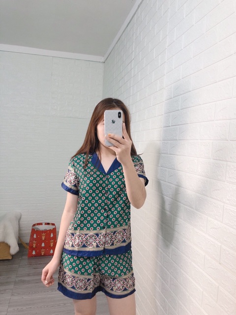 Bộ lụa kẻ họa tiết