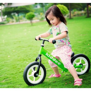 Xe thăng bằng Kiddee 1,9kg