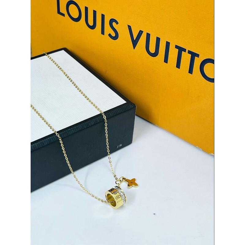 Dây chuyền titan Lv mạ vàng ko đen