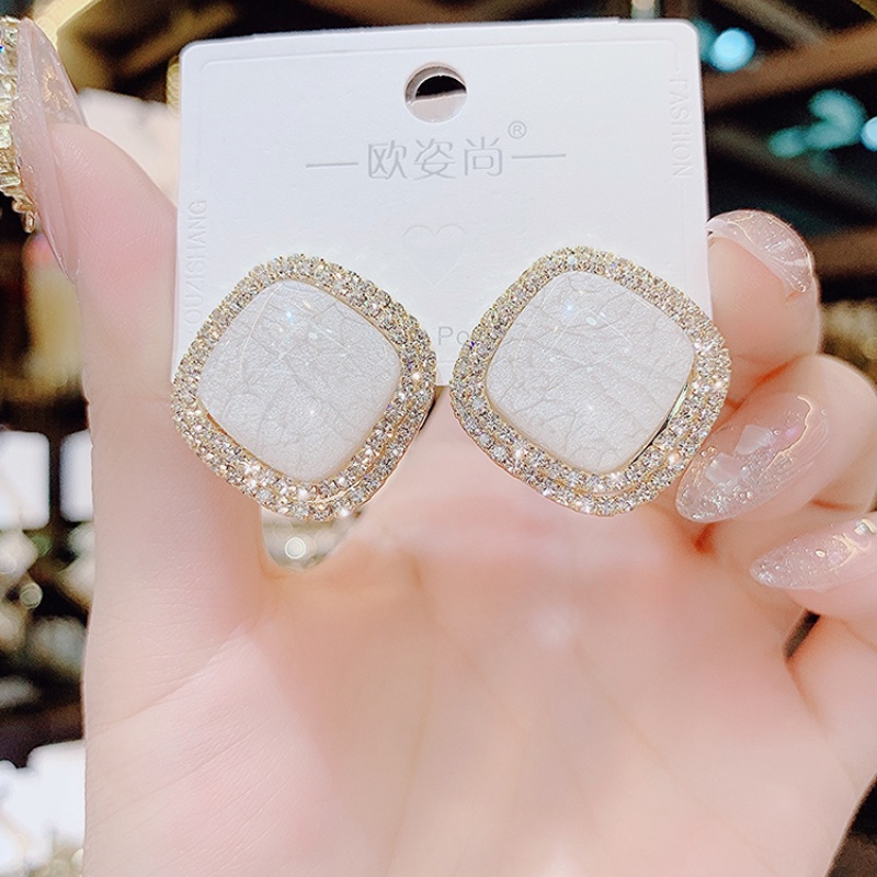 Bông Tai Mạ Bạc 925 Đính Kim Cương Nhân Tạo Màu Be Phong Cách Hàn Quốc