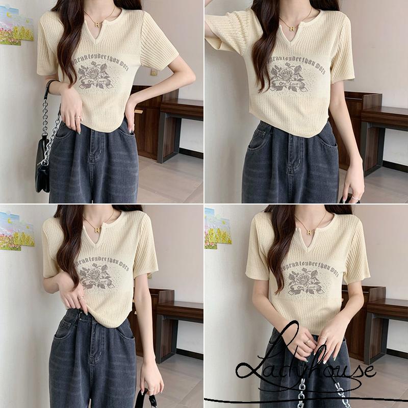 Áo Thun Crop Top Tay Ngắn Cổ Chữ V In Chữ Và Hoa Hồng Dành Cho Nữ