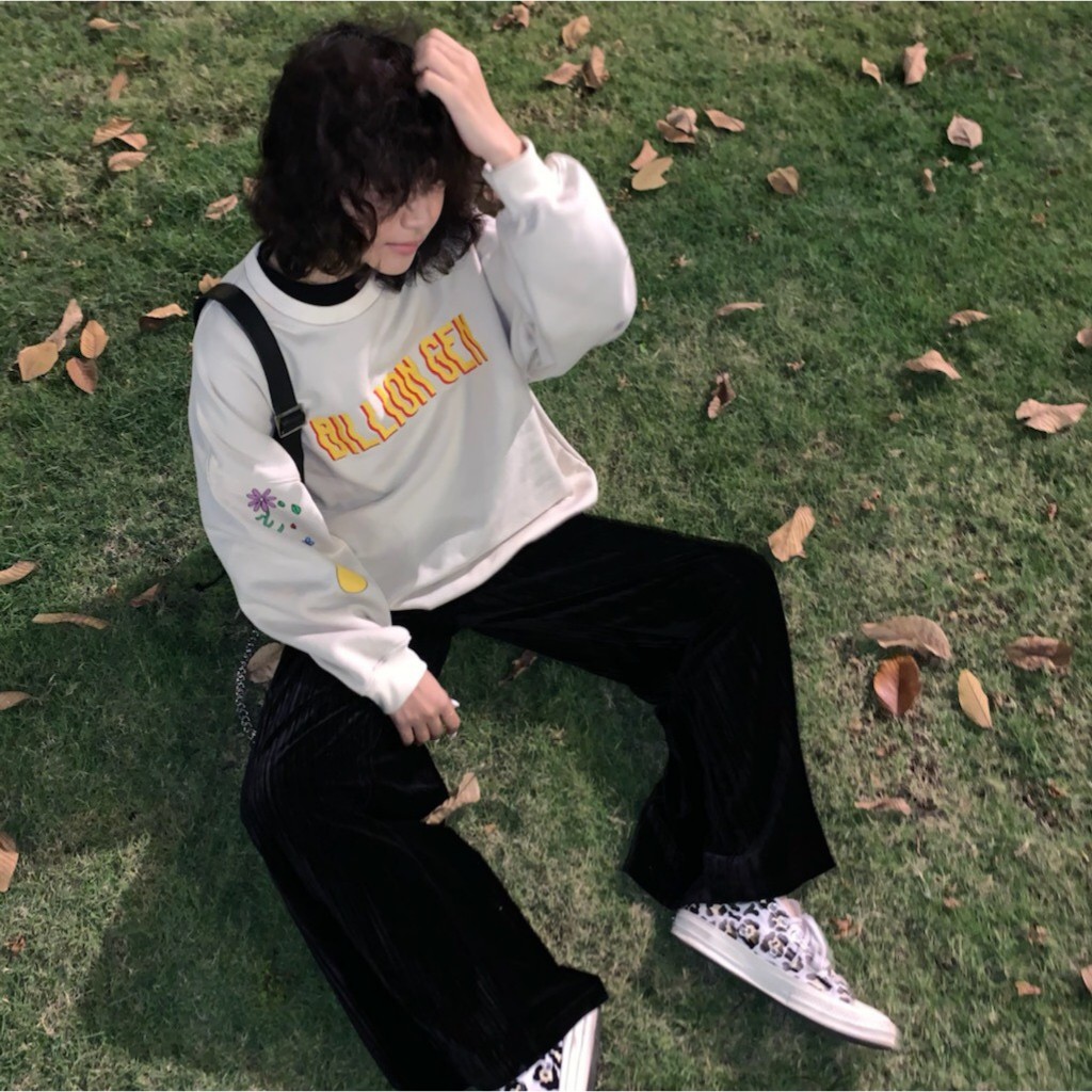 Áo Sweater Nữ Beige Cartoon Sweatshirt Billion Gen | BigBuy360 - bigbuy360.vn