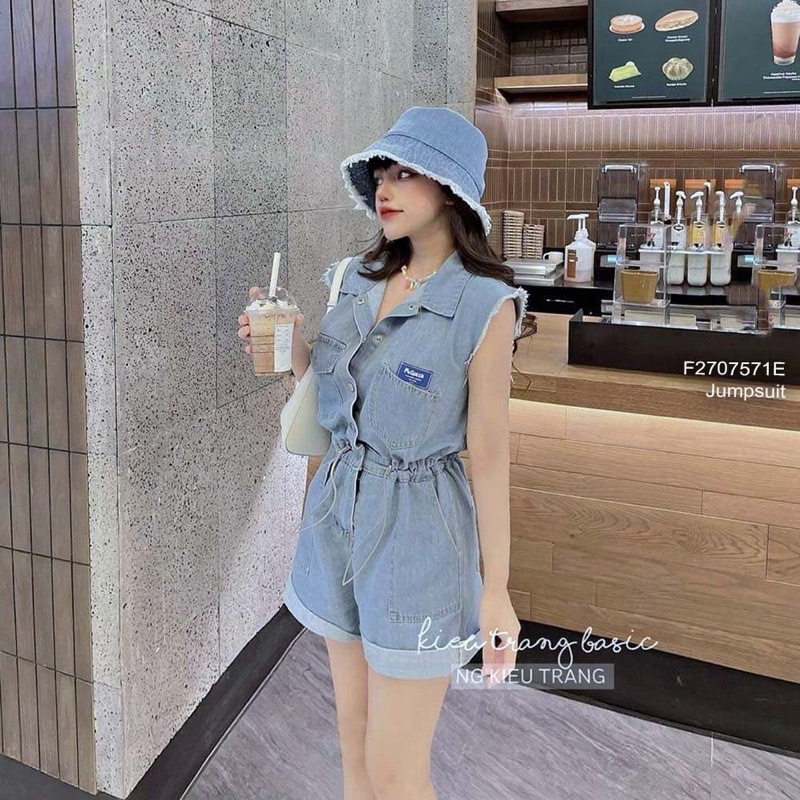 Jumpsuit short jean có túi ngực bấm khuy cổ bẻ