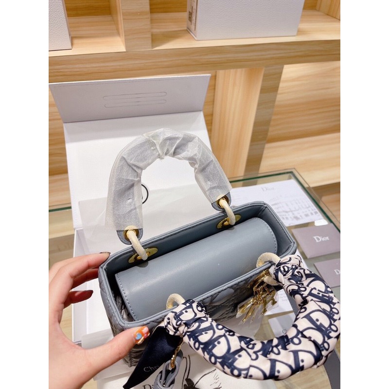 Túi xách diỏr bản da thật tag vàng sz 20 và 17