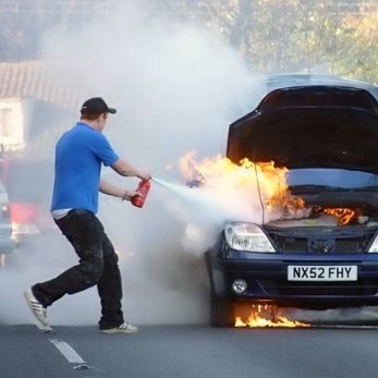 [ Chính Hãng ] Bình cứu hỏa mini - Bình chữa cháy ô tô xe chính hãng THIS Foam Fire Exstinguisher xuất khẩu Đức FEMARI