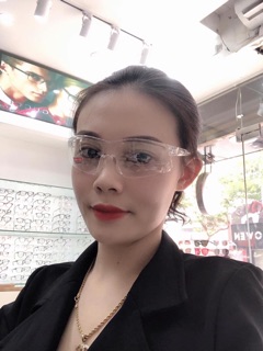 Kính bảo hộ trong suốt