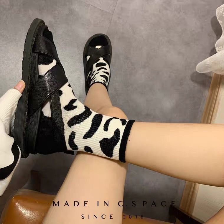 Vớ Ống Lửng Họa Tiết Sọc Trắng Đen Phong Cách Nhật Bản Dễ Thương Cho Nữ Sinh