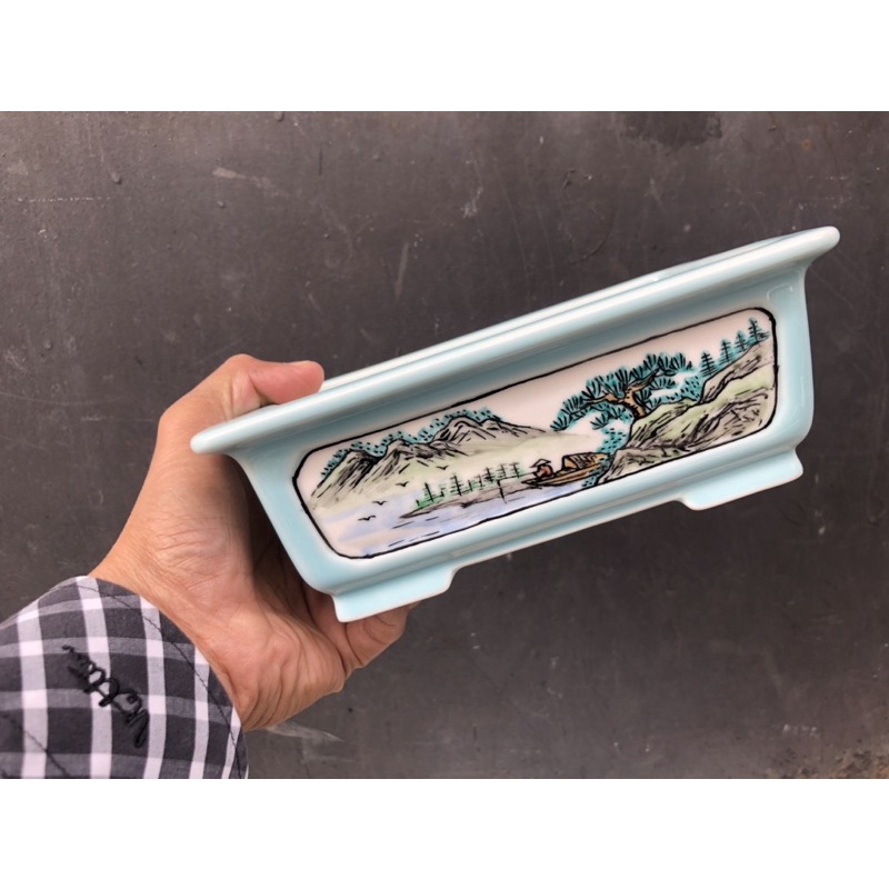 Chậu bonsai vẽ tay-Kích thước: cao: 6.8cm- lọt lòng: 15.5cm-11cm-phủ bì:  18.5cm-14cm.