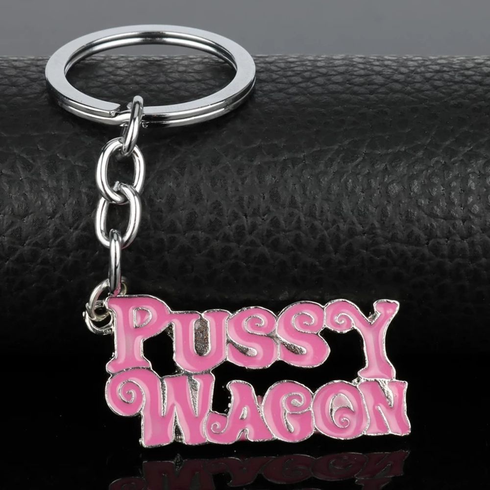 Móc chìa khóa bằng hợp kim in chữ PUSSY WAGON màu hồng thời trang cho nam và nữ