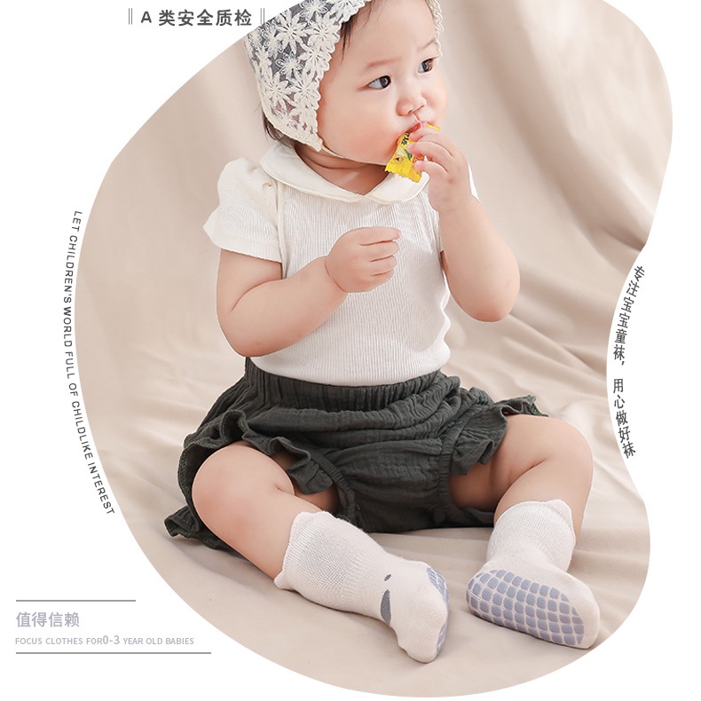 Vớ cotton chống trượt in họa tiết hoạt hình dễ thương cho bé
