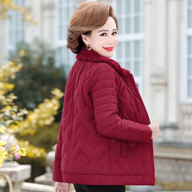 Mẹ mặc áo khoác mùa đông mới 2021 xuống áo khoác đệm lót áo khoác ngắn đệm lót nhỏ cho phụ nữ trung niên và cao tuổi cộn
