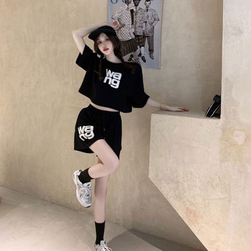 Bộ đồ thể thao IELGY ngắn tay cổ tròn in chữ thời trang cho nữ