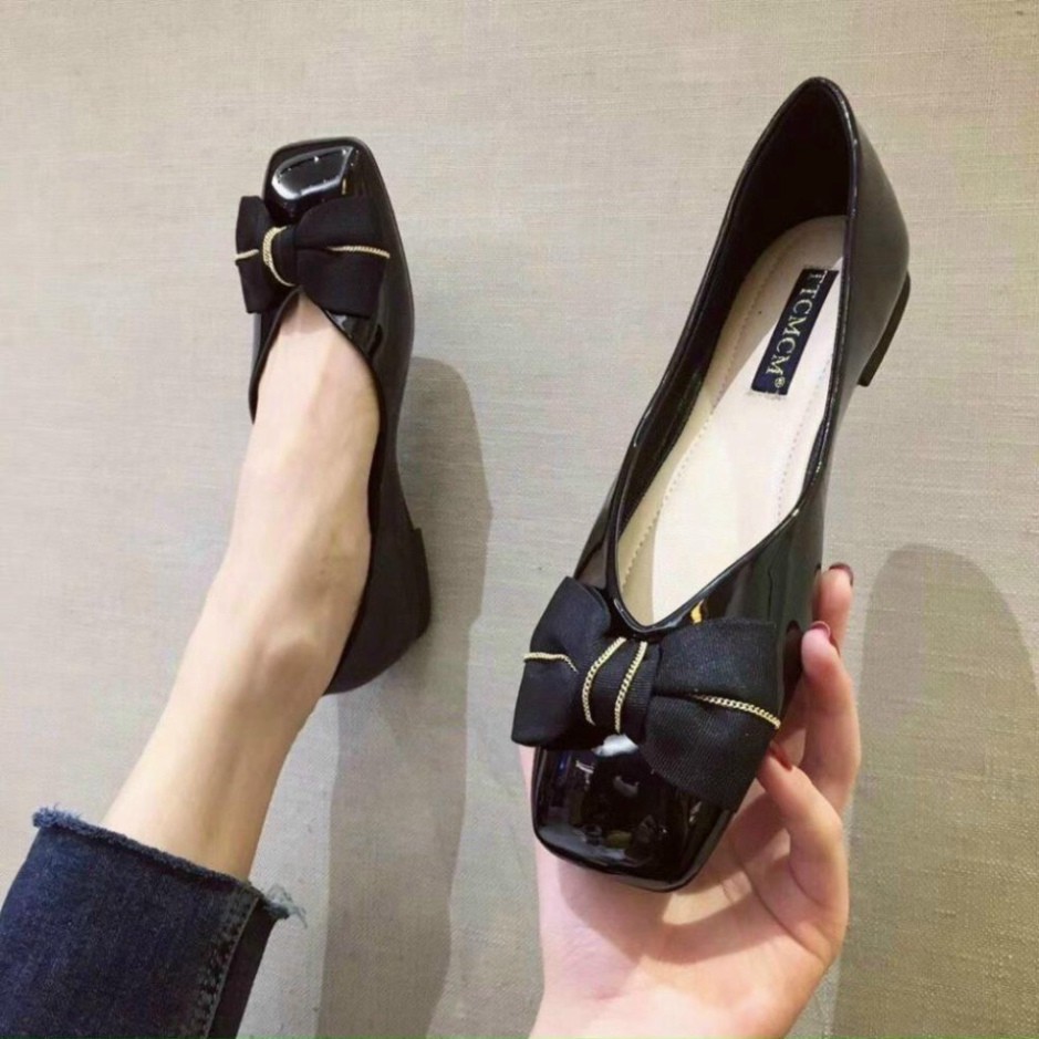 Giày Nữ Đế Bệt Mũi Vuông Gắn Nơ Vải Trang Trí xích Chất Liệu Da PU size 35 - 39