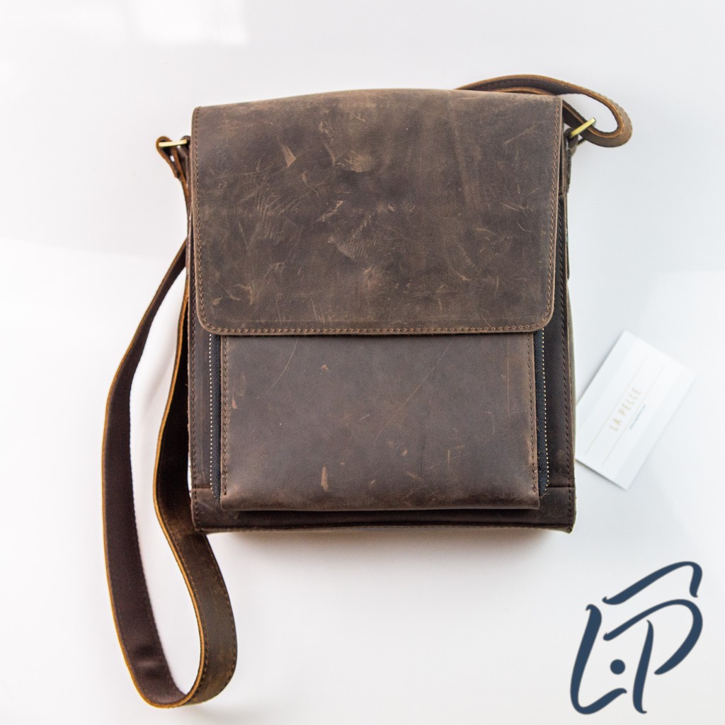 Túi đeo chéo (đựng máy tính bảng) Nam da bò sáp cao cấp - La Pelle the Classic bag wax leather - màu nâu cà phê Bản 2020