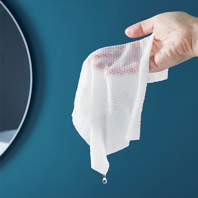 Viên khăn giấy ướt nén nở trong nước