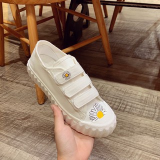 Giày bata nữ quai dán hoa cúc - Siêu cute